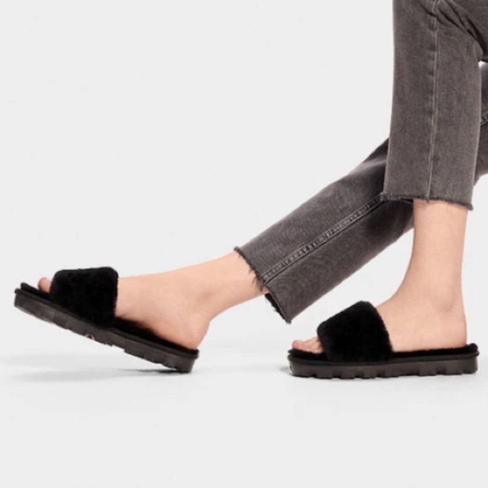 UGG Cozette slide Size 9, Black (Never worn w/box)